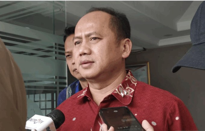 Kepala Pusat Penerangan Hukum (Kapuspenkum) Kejaksaan Agung Anang Supriatna berbicara dengan awak media di Gedung Kejaksaan Agung, Jakarta, Jumat (24/10/2025). ANTARA/Nadia Putri Rahmani