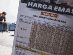 Harga Emas Pegadaian Kompak Turun Ilustrasi - Warga mencari informasi ketersediaan emas ANTAM di Butik Emas Logam Mulia ANTAM kompleks DP Mall, Semarang, Jawa Tengah, Kamis (4/9/2025). ANTARA FOTO/Aprillio Akbar/nz.