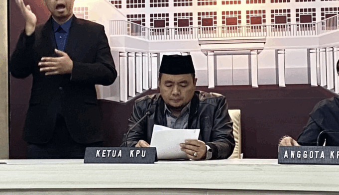 Ketua KPU RI Mochammad Aﬁfuddin saat konferensi pers di Kantor KPU RI, Jakarta, Senin (26/5/2025). (ANTARA/Fath Putra Mulya)
