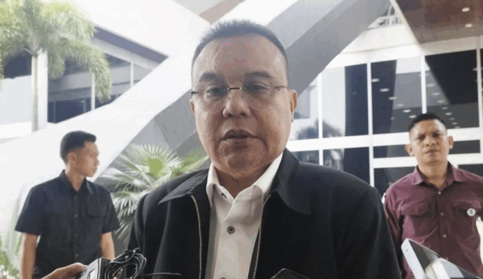 Wakil Ketua DPR RI Sufmi Dasco Ahmad saat diwawancarai di kompleks parlemen, Jakarta, Kamis (9/10/2025). ANTARA/Bagus Ahmad Rizaldi/am.