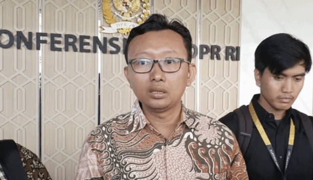 Screenshot 2025-10-31 at 4.12.25 PM Dokumentasi-Ketua Yayasan Lembaga Bantuan Hukum Indonesia (YLBHI), Muhammad Isnur di kompleks parlemen, Jakarta, Selasa (8/4/2025). ANTARA/Bagus Ahmad Rizaldi.