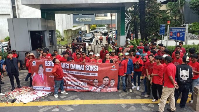 Sentral Organisasi Karyawan Swadiri Indonesia (SOKSI), hari ini Kamis Oktober 2025 mengadakan aksi damai di depan Kementerian Hukum Republik Indonesia. Kamis (2/10).