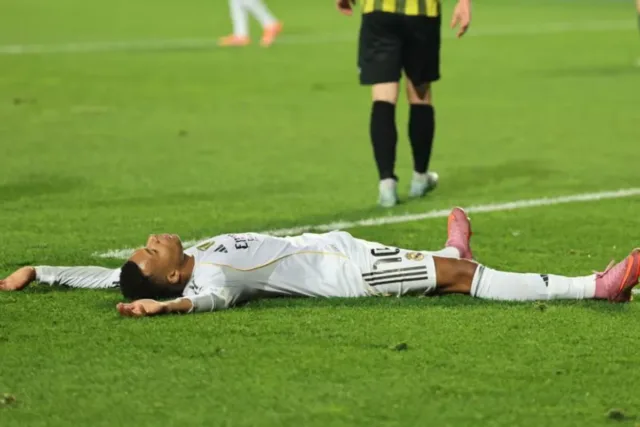 Penyerang Real Madrid Kylian Mbappe bereaksi pada pertandingan Liga Champions menghadapi Kairat Almaty di Stadion Ortalyq, Pavlodar, Kazakhstan, Selasa (30/9/2025) waktu setempat. uefa.com