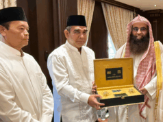 MPR RI Jalin Kerja Sama Penguatan Pendidikan Islam dengan Pengelola Masjid Nabawi Foto : Ketua MPR RI, Ahmad Muzani, bertemu pimpinan Masjid Nabawi membahas penambahan kajian berbahasa Indonesia dan kerja sama pengelolaan masjid.