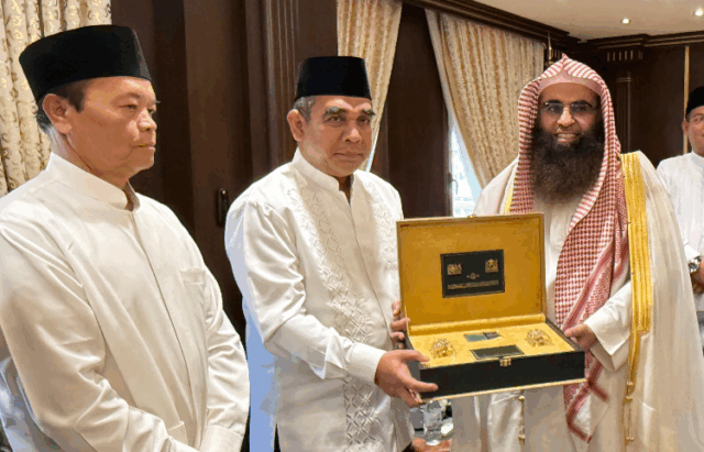 Foto : Ketua MPR RI, Ahmad Muzani, bertemu pimpinan Masjid Nabawi membahas penambahan kajian berbahasa Indonesia dan kerja sama pengelolaan masjid.