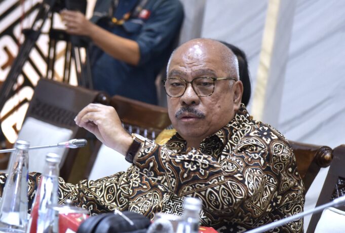 Anggota_Komisi_XI_DPR_RI__Melchias_Markus_Mekeng_dalam_Rapat_Dengar_Pendapat_Komisi_XI_DPR_RI_dengan20240627104417-scaled