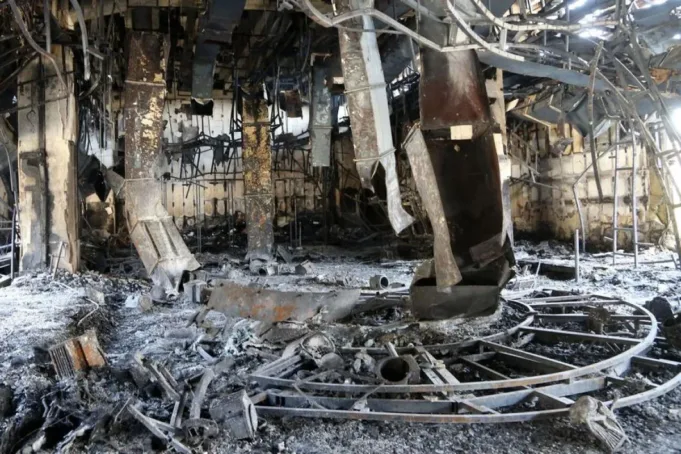 Foto yang diabadikan pada 19 Juni 2025 ini memperlihatkan situasi pascaserangan Israel terhadap gedung lembaga penyiaran negara Iran, IRIB, di Teheran, Iran. ANTARA/Xinhua