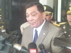 Menhan Sebut Indonesia Punya Dua Jalan Kirim Pasukan Perdamaian ke Gaza "Ada dua alternatif. Alternatif pertama adalah di bawah naungan Perserikatan Bangsa-Bangsa (PBB)," kata Sjafrie saat ditemui di kantor Kementerian Pertahanan, Jakarta Pusat, Jumat (14/11).