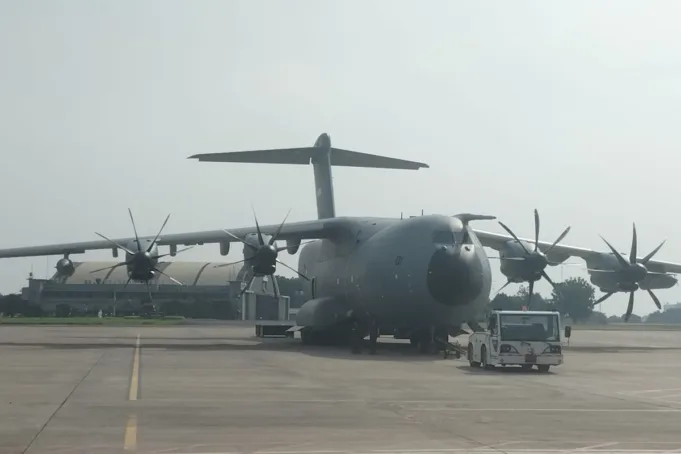 Pesawat angkut A400M di lanud Halim Perdanakusuma, Jakarta Timur, Jumat (28/11/2025) ANTARA/Walda Marison.