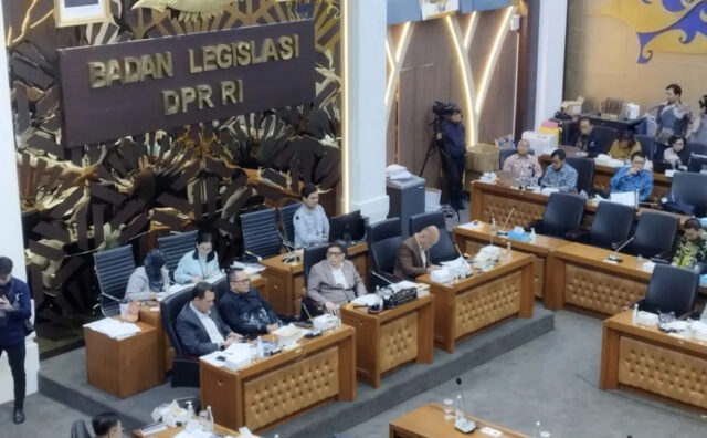 Ketua Badan Legislasi (Baleg) DPR RI Bob Hasan memimpin rapat evaluasi prolegnas di kompleks parlemen, Jakarta, Kamis (27/11/2025). (ANTARA/Bagus Ahmad Rizaldi)