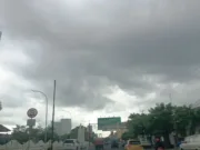 BMKG Prakirakan Wilayah Indonesia Alami Hujan Ringan Disertai Petir Kota Manado dan sekitarnya berpeluang hujan dengan intensitas sedang hingga lebat yang dapat disertai petir dan angin kencang. ANTARA/Karel A Polakitan