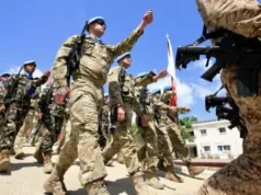 RI Desak DK PBB Rapat Darurat Usai Serangan Israel ke UNIFIL Arsip - Prajurit dari Pasukan Sementara Perserikatan Bangsa-Bangsa di Lebanon (UNIFIL) menghadiri upacara peringatan Hari Internasional Pasukan Penjaga Perdamaian PBB di Naqoura, Lebanon, 29 Mei 2025. (Xinhua/Ali Hashisho)