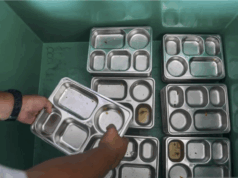 BGN Tegaskan MBG Siswa Tak Dikirim ke Rumah saat Libur Sekolah Siswa mengembalikan ompreng makanan program Makan Bergizi Gratis (MBG) di SMP Negeri 13 Depok, Jawa Barat, Senin (6/10/2025). ANTARA FOTO/Galih Pradipta/YU