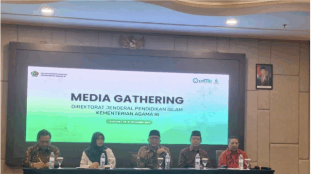 Konferensi pers penguatan kehumasan dan sinergi dengan media yang diinisiasi Direktorat Jenderal Pendidikan Islam Kemenag, di Lampung, Kamis (6/11/2025). ANTARA/Asep Firmansyah