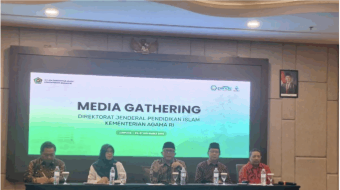 Konferensi pers penguatan kehumasan dan sinergi dengan media yang diinisiasi Direktorat Jenderal Pendidikan Islam Kemenag, di Lampung, Kamis (6/11/2025). ANTARA/Asep Firmansyah