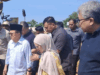 Senator Desak Pemerintah Bongkar Jaringan Mafia Tanah Pasca Kasus Penyerobotan Lahan JK Arsip foto. ArMantan Wakil Presiden HM Jusuf Kalla (dua kiri) meninjau lokasi lahan miliknya yang kini bersengketa di wilayahpengelolaan PT GMTD Jalan Tanjung Bunga Makassar, Sulawesi Selatan, Rabu (5/11/2025). ANTARA.