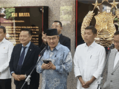 Komisi Reformasi Polri Dinilai Belum Teruji, Ferdian Andi: Perbaikan Bisa Dimulai dari Revisi UU Ketua Komisi Percepatan Reformasi Polri Jimly Asshiddiqie (tengah) bersama para anggota komisi; Penasihat Khusus Presiden Bidang Keamanan dan Ketertiban Masyarakat dan Reformasi Kepolisian Ahmad Dofiri (kiri); Wakil Menteri Koordinator Bidang Hukum, HAM, Imigrasi, dan Pemasyarakatan Otto Hasibuan (kedua kiri); Kapolri periode 2019–2021 Jenderal Pol. (Purn.) Idham Aziz (kedua kanan); dan Menteri Koordinator Bidang Politik, Hukum dan Keamanan periode 2019–2024 sekaligus Ketua Mahkamah Konstitusi periode 2008–2013 Mahfud MD (kanan) memberikan keterangan pers di Gedung Mabes Polri, Jakarta, Senin (10/11/2025). ANTARA/Nadia Putri Rahmani.