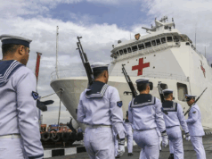 DK PBB Setuju Bentuk Pasukan Stabilitasi Internasional di Jalur Gaza Arsip foto - Prajurit TNI AL bersiap melepas kapal RS TNI Radjiman yang akan menuju Palestina untuk bantuan kemanusiaan di Dermaga Komando Lintas Laut Militer (Kolinlamil), Jakarta, Kamis (18/1/2024). /ANTARA FOTO/Galih Pradipta/aa.