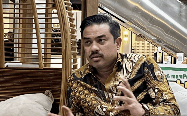 Menteri Usaha Mikro, Kecil dan Menengah (UMKM) Maman Abdurrahman dalam temu media terbatas di Kementerian UMKM RI, Jakarta, Senin (24/11/2025). (ANTARA/Arnidhya Nur Zhafira)