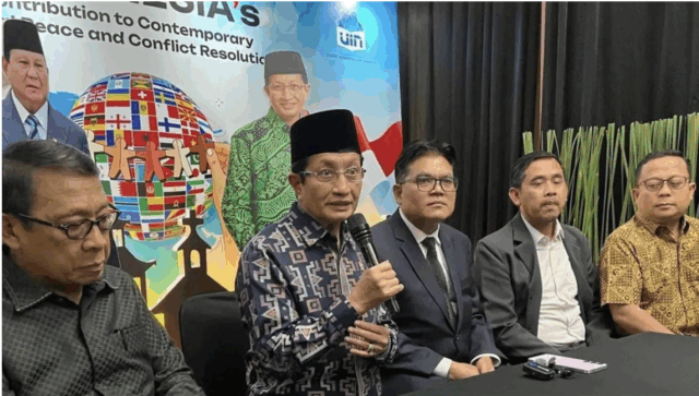 Menteri Agama Nasaruddin Umar saat konferensi pers di UIN Syarif Hidayatullah, Jakarta, Kamis (26/11/2025). ANTARA/Asep Firmansyah)