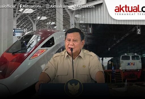 Prabowo Minta PT KAI Tidak Khawatir Soal Whoosh Presiden Prabowo Subianto (kanan) berbincang dengan Menteri Koordinator Infrastruktur dan Pembangunan Kewilayahan Agus Harimurti Yudhoyono (kiri) dan Menteri Sekretaris Negara Prasetyo Hadi (tengah) saat meresmikan Stasiun Tanah Abang Baru di Jakarta, Selasa (4/11/2025). Presiden Prabowo meresmikan Stasiun Tanah Abang dengan nilai proyek lebih dari Rp309 miliar yang mencakup pembangunan gedung stasiun baru dengan luas bangunan 18.150 meter persegi dan jalur eksisting sepanjang 1.489 meter single track, serta penambahan dan pengembangan berbagai fasilitas penunjang sehingga mampu melayani penumpang 300 ribu orang perhari. ANTARAFOTO/Galih Pradipta/YU (ANTARA FOTO/GALIH PRADIPTA)