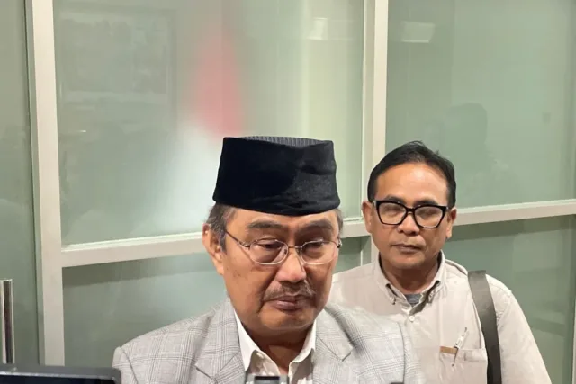 Ketua Komisi Percepatan Reformasi Polri Jimly Asshiddiqie memberikan keterangan pers dalam agenda audiensi di Kementerian Sekretariat Negara, Jakarta, Selasa (25/11/2025). ANTARA/Mentari Dwi Gayati