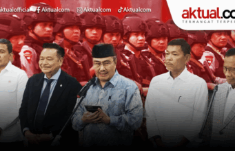 Komisi Reformasi Polri Dinilai Belum Teruji, Ferdian Andi: Perbaikan Bisa Dimulai dari Revisi UU Ketua Komisi Percepatan Reformasi Polri Jimly Asshiddiqie (tengah) bersama para anggota komisi; Penasihat Khusus Presiden Bidang Keamanan dan Ketertiban Masyarakat dan Reformasi Kepolisian Ahmad Dofiri (kiri); Wakil Menteri Koordinator Bidang Hukum, HAM, Imigrasi, dan Pemasyarakatan Otto Hasibuan (kedua kiri); Kapolri periode 2019–2021 Jenderal Pol. (Purn.) Idham Aziz (kedua kanan); dan Menteri Koordinator Bidang Politik, Hukum dan Keamanan periode 2019–2024 sekaligus Ketua Mahkamah Konstitusi periode 2008–2013 Mahfud MD (kanan) memberikan keterangan pers di Gedung Mabes Polri, Jakarta, Senin (10/11/2025). ANTARA/Nadia Putri Rahmani.