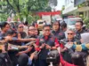 Sekjen PDIP Tanggapi Pengibaran Bendera GAM di Aceh Sekretaris Jenderal DPP PDI Perjuangan, Hasto Kristiyanto, menjawab pertanyaan wartawan di Sekolah Partai PDIP, Lenteng Agung, Jakarta Selatan, Senin (29/12/2025). (ANTARA//Fianda Sjofjan Rassat)
