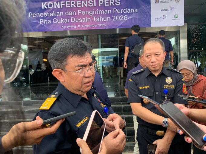 Direktur Jenderal Bea dan Cukai, Djaka Budhi Utama, memastikan pencetakan 25 juta pita cukai desain baru