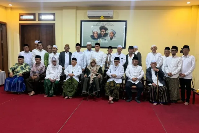 Pertemuan kiai sepuh dan mustasyar PBNU untuk rekonsiliasi Ketua Umum PBNU Yahya Cholil Staquf dan Rais Aam Miftachul Akhyar di Pesantren Lirboyo, Kediri, Jawa Timur, Kamis (25/12/2025). ANTARA/HO-PBNU