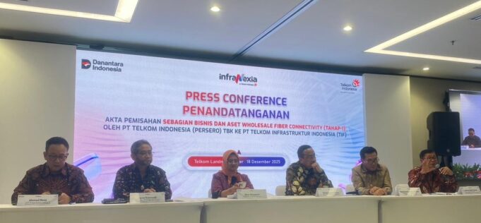 PT Telkom Indonesia (Persero) Tbk menandatangani akta pengalihan sebagian aset jaringan fiber optik kepada anak usahanya, PT Telkom Infrastructure Indonesia (TIF)