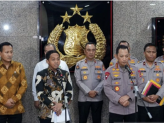 Raja Juli Akan Cabut 20 Izin PBPH di Area Terdampak Banjir Sumatera Menhut Raja Juli Antoni (ketiga kiri) dan Kapolri Jenderal Pol. Listyo Sigit Prabowo (ketiga kanan) menjawab pertanyaan wartawan usai pertemuan di Gedung Rupatama Mabes Polri, Jakarta, Kamis (4/12/2025). ANTARA/HO-Kemenhut/am.