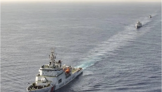 Arsip foto - Foto udara memperlihatkan sejumlah kapal Penjaga Pantai China (CCG) berlayar saat pelatihan di Laut China Selatan (12/5/2024). ANTARA/Xinhua/Rao Bin/aa.