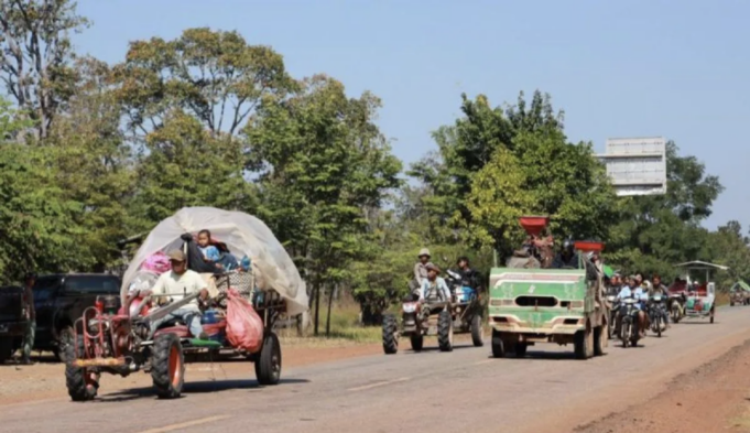 Screenshot 2025-12-09 at 11.10.37 AM Warga sipil Kamboja mengungsi dari rumah mereka di dekat perbatasan dengan Thailand di Provinsi Preah Vihear, Kamboja, pada 8 Desember 2025. Angkatan Darat Thailand pada hari Senin menyatakan telah mengerahkan jet tempur sebagai respons atas serangan Kamboja yang menewaskan dua tentara dan melukai empat tentara lainnya. ANTARA/Agence Kampuchea Presse/Handout via Xinhua/pri.
