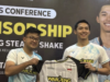Waroeng Steak and Shake Resmi Gaet Jonatan Christie sebagai Brand Ambassador Baru Komisaris Waroeng Steak and Shake Yuga Adhiyaksa (kiri) dan atlet bulu tangkis Jonatan Christie (kanan) berfoto bersama usai penandatanganan kontrak kerjasama di Daddies Arena, Tangerang Selatan, Kamis (4/12/2025). ANTARA/Arindra Meodia.