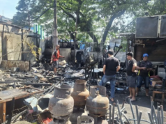 Kerusuhan di Kalibata, 9 Kios dan 7 Kendaraan Dibakar Massa Kondisi tempat kejadian perkara (TKP) pengeroyokan penagih hutang di depan Taman Makam Pahlawan (TMP) Kalibata, Pancoran, Jakarta Selatan, Jumat (12/12/2025). ANTARA/Luthfia Miranda Putri.