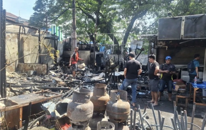 Screenshot 2025-12-12 at 12.39.51 PM Kondisi tempat kejadian perkara (TKP) pengeroyokan penagih hutang di depan Taman Makam Pahlawan (TMP) Kalibata, Pancoran, Jakarta Selatan, Jumat (12/12/2025). ANTARA/Luthfia Miranda Putri.
