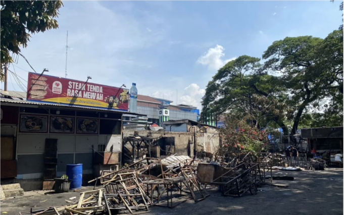 Tempat kejadian perkara (TKP) pengeroyokan serta perusakan yang menewaskan penagih hutang atau mata elang (matel) di Kalibata, Pancoran, Jakarta Selatan, Jumat (12/12/2025). ANTARA/Luthfia Miranda Putri.