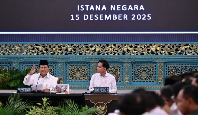 Presiden Prabowo Subianto memimpin Sidang Kabinet Paripurna bersama para pejabat Kabinet Merah Putih di Istana Negara, Jakarta, Senin (15/12/2025). ANTARA/HO-Biro Pers Sekretariat Presiden