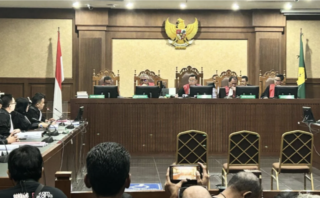 Sidang pembacaan surat dakwaan kasus dugaan korupsi pengadaan laptop Chromebook Kemendikbudristek, di Pengadilan Tindak Pidana Korupsi pada Pengadilan Negeri Jakarta Pusat, Selasa (16/12/2025). (ANTARA/Agatha Olivia Victoria)