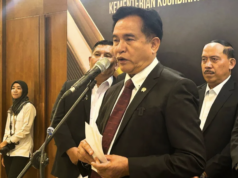 Yusril: Polemik Perpol 10/2025 Akan Dibahas Komisi Percepatan Reformasi Polri Menko Kumham Imipas Yusril Ihza Mahendra saat memberikan keterangan kepada media dalam konferensi pers usai acara Penyampaian Rekomendasi Kebijakan Kemenko Kumham Imipas, di Jakarta, Rabu (17/12/2025). ANTARA/Agatha Olivia Victoria