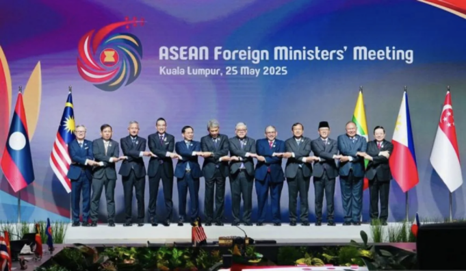 Arsip Foto - Pertemuan Para Menteri Luar Negeri ASEAN (ASEAN Foreign Ministers Meeting/AMM) yang diselenggarakan sebelum rangkaian KTT ke-46 ASEAN di Kuala Lumpur Convention Center, Malaysia, Minggu (25/5/2025). ANTARA/HO-Kemlu RI/aa.