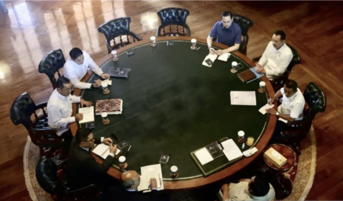 Presiden Prabowo Subianto menerima laporan dari jajaran menteri mengenai berbagai isu, termasuk perkembangan pembangunan kampung haji Indonesia dalam rapat terbatas di kediaman pribadi Presiden, Bukit Hambalang, Kabupaten Bogor, Jawa Barat, Selasa (23/12/2025). ANTARA/HO-BPMI Sekretariat Presiden.