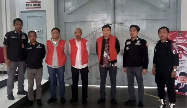 Tiga tersangka kasus dugaan korupsi pemberian kredit oleh PT Bank BJB, PT Bank DKI, dan PT Bank Jateng kepada PT Sritex Tbk dan entitas anak usaha dilimpahkan ke Kejaksaan Negeri Surakarta pada Selasa (16/9/2025). ANTARA/HO-Kejaksaan Agung RI/pri.