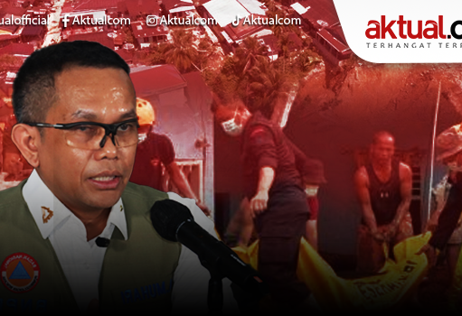 BNPB Umumkan 836 Korban Meninggal dalam Bencana Banjir Bandang dan Longsor di Tiga Provinsi Warga mengamati sampah kayu gelondongan pascabanjir bandang di Desa Aek Garoga, Kecamatan Batang Toru, Kabupaten Tapanuli Selatan, Sumatera Utara, Sabtu (29/11/2025). ANTARA FOTO/Yudi Manar/agr/am.