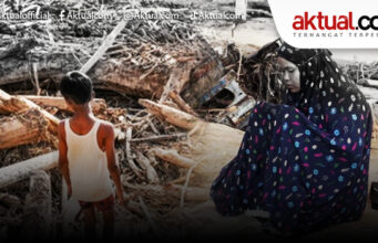 DPR Sebut Banyak Kawasan Hutan Berubah Fungsi Tak Terkendali Warga mengamati sampah kayu gelondongan pascabanjir bandang di Desa Aek Garoga, Kecamatan Batang Toru, Kabupaten Tapanuli Selatan, Sumatera Utara, Sabtu (29/11/2025). ANTARA FOTO/Yudi Manar/agr/am.