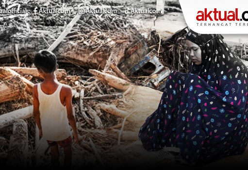 DPR Sebut Banyak Kawasan Hutan Berubah Fungsi Tak Terkendali Warga mengamati sampah kayu gelondongan pascabanjir bandang di Desa Aek Garoga, Kecamatan Batang Toru, Kabupaten Tapanuli Selatan, Sumatera Utara, Sabtu (29/11/2025). ANTARA FOTO/Yudi Manar/agr/am.