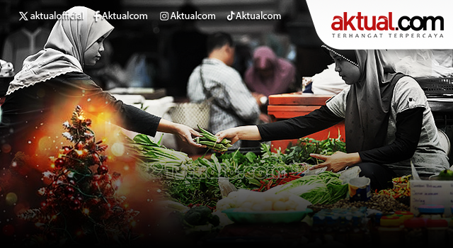 Kemenkeu Antisipasi Gejolak Harga Pangan Menjelang Nataru Ilustrasi - Pedagang di pasar melayani pembeli