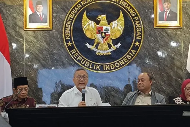 Menteri Koordinator Bidang Pangan Zulkifli Hasan (Zulhas) (kedua kiri) dan Kepala Badan Gizi Nasional (BGN) Dadan Hindayana (kedua kanan) dalam rapat koordinasi terbatas penguatan implementasi Peraturan Presiden Nomor 115 Tahun 2025 tentang Tata Kelola Penyelenggaraan MBG di Jakarta, Kamis (29/1/2026). (ANTARA/Aria Ananda)