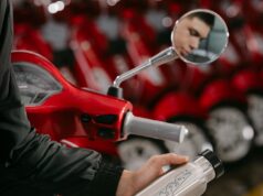 Tak Sekadar Skuter, Vespa Hadirkan Apparel Streetwear Lewat Dealer Equipment Collection